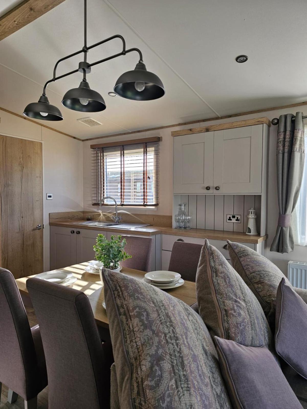 Premium 2 Bedroom Caravan With Free Wifi ฮันสแตนตัน ภายนอก รูปภาพ