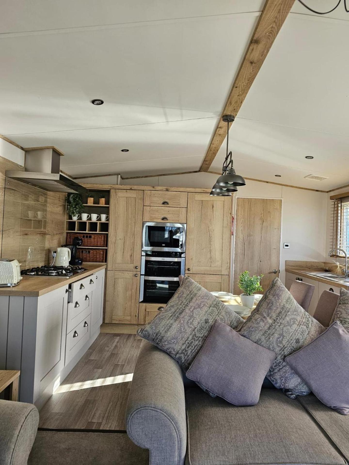 Premium 2 Bedroom Caravan With Free Wifi ฮันสแตนตัน ภายนอก รูปภาพ