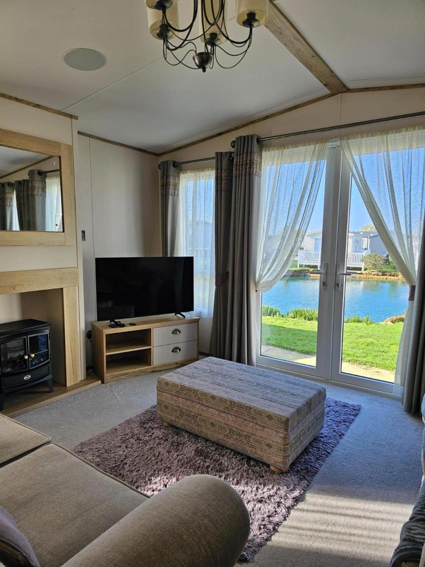 Premium 2 Bedroom Caravan With Free Wifi ฮันสแตนตัน ภายนอก รูปภาพ