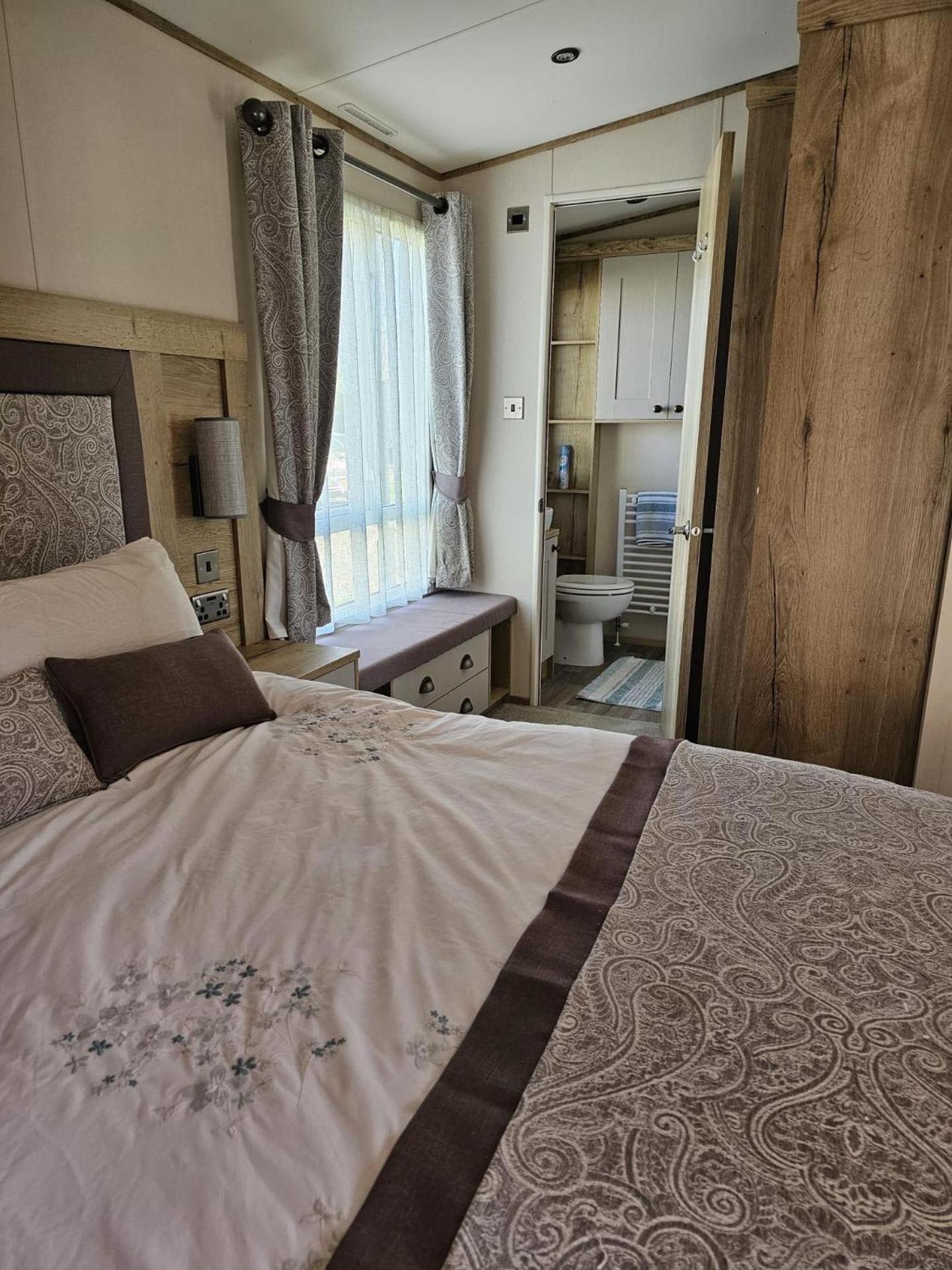 Premium 2 Bedroom Caravan With Free Wifi ฮันสแตนตัน ภายนอก รูปภาพ